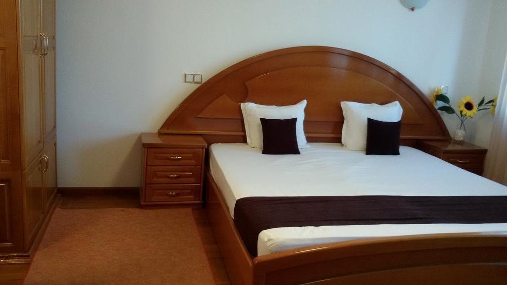 Family Hotel Elegance Arbanasi Extérieur photo
