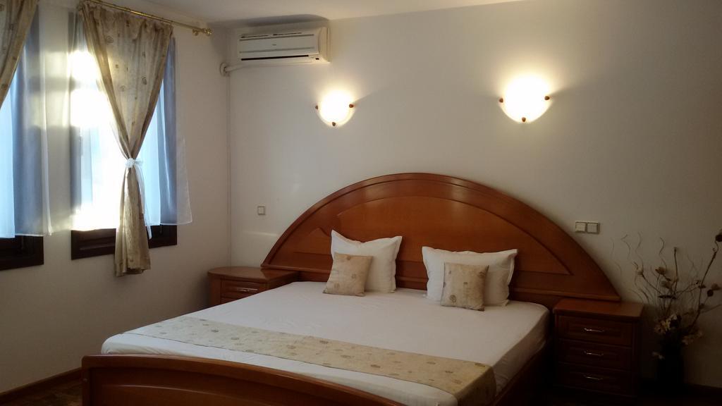 Family Hotel Elegance Arbanasi Extérieur photo