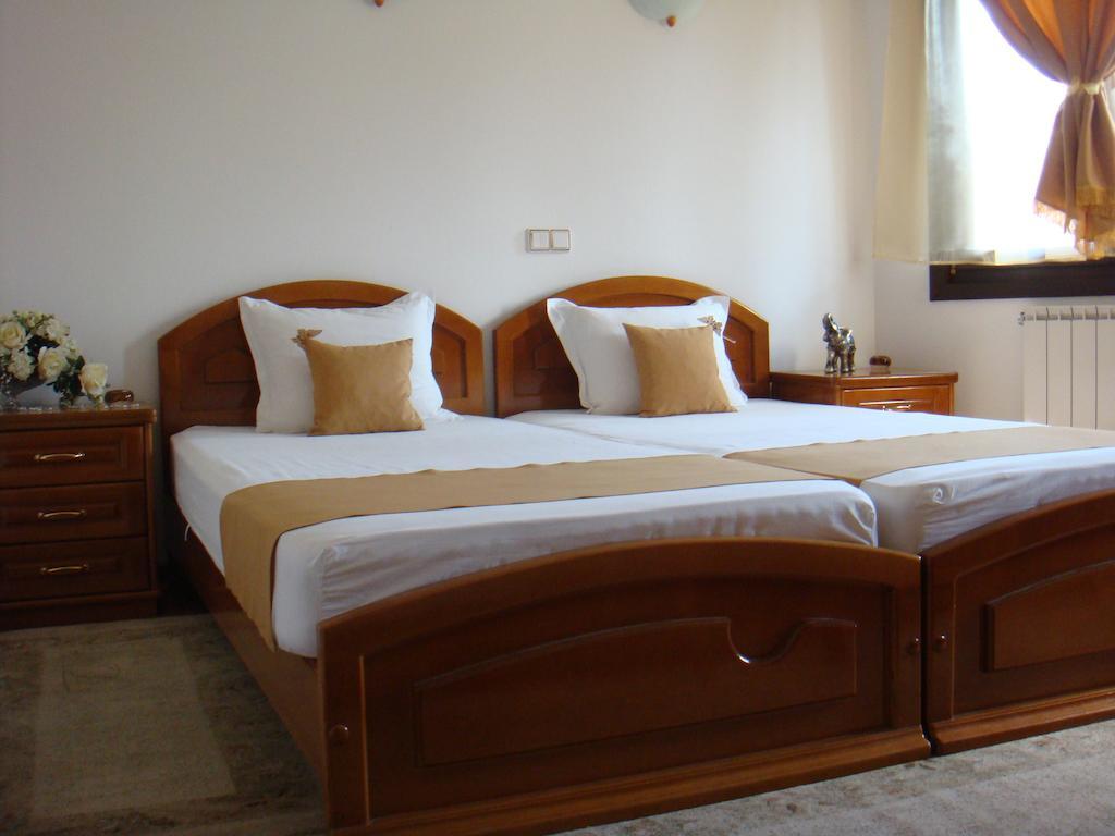 Family Hotel Elegance Arbanasi Chambre photo