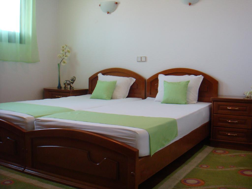Family Hotel Elegance Arbanasi Chambre photo