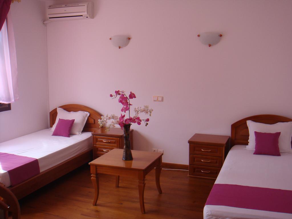 Family Hotel Elegance Arbanasi Chambre photo